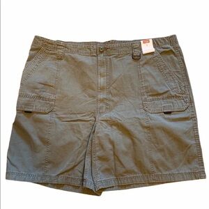 New Wrangler men’s Hiking shorts size 46 olive green